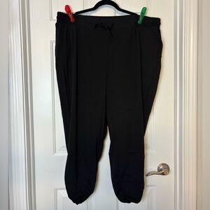 Torrid Black Pull On Cropped Pants